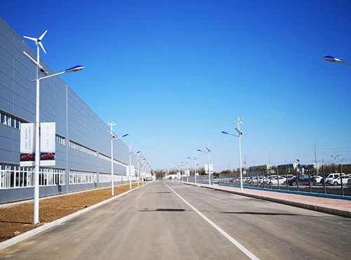 南京歐陸電氣100臺(tái)設(shè)備配置功率為300W的風(fēng)光互補(bǔ)路燈照明系統(tǒng)